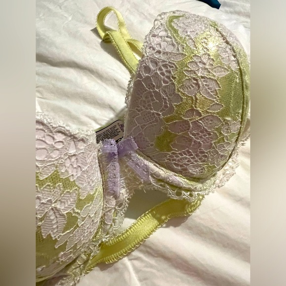 Victoria’s Secret Chromatic Yellow Green Bra - Picture 2 of 4